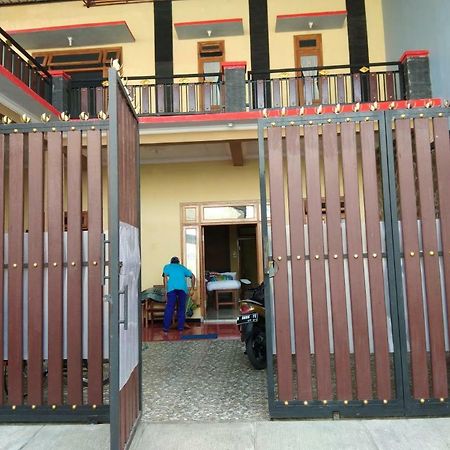 Homestay Walet Lumajang Exterior photo