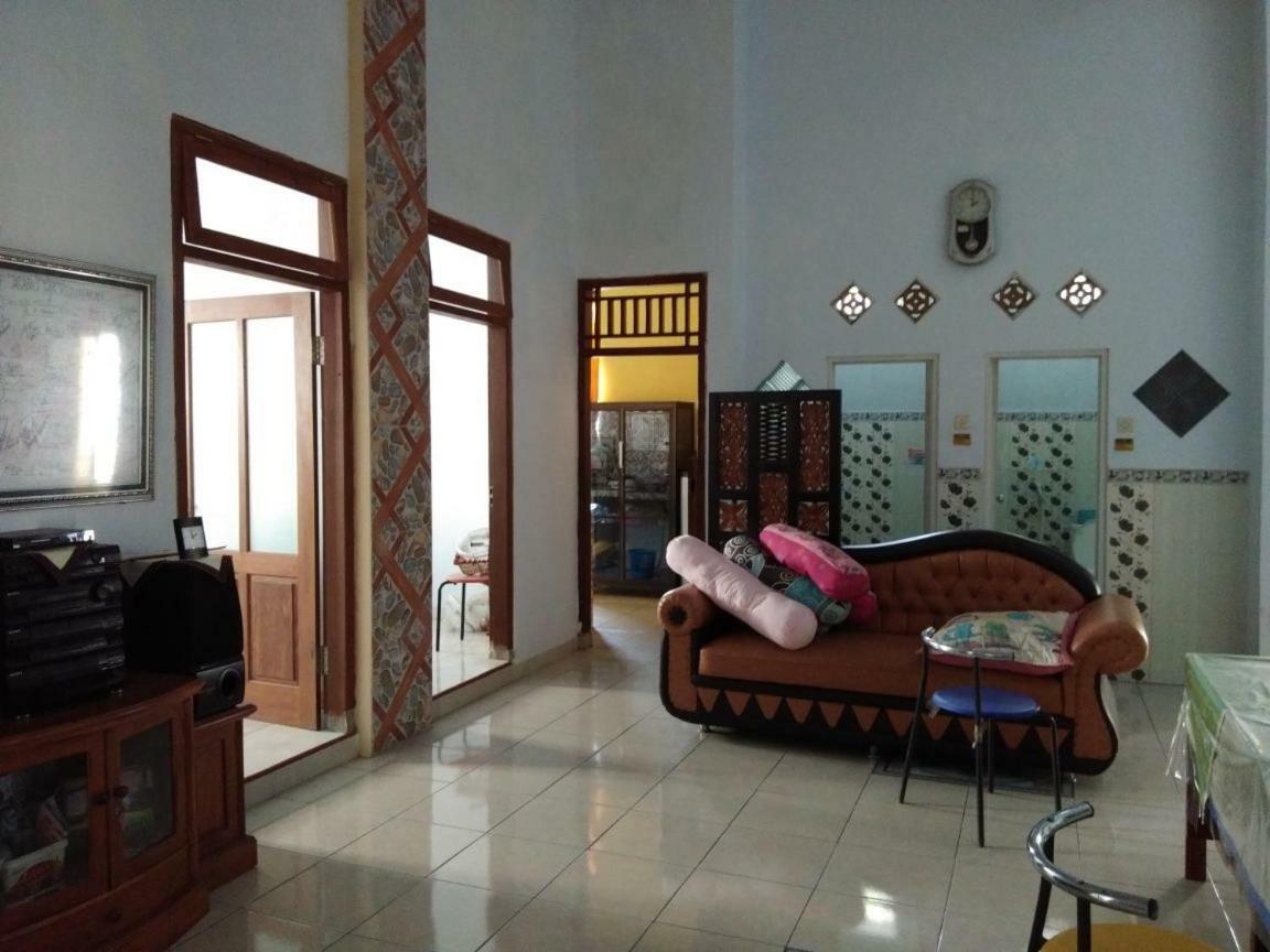 Homestay Walet Lumajang Exterior photo