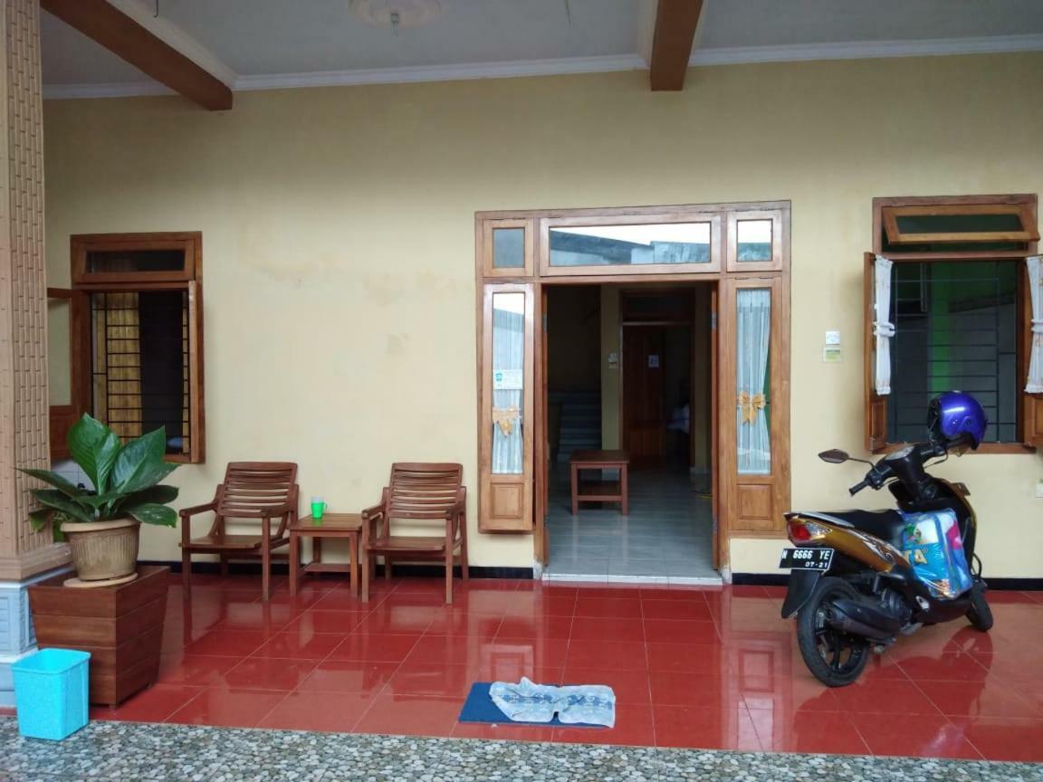 Homestay Walet Lumajang Exterior photo