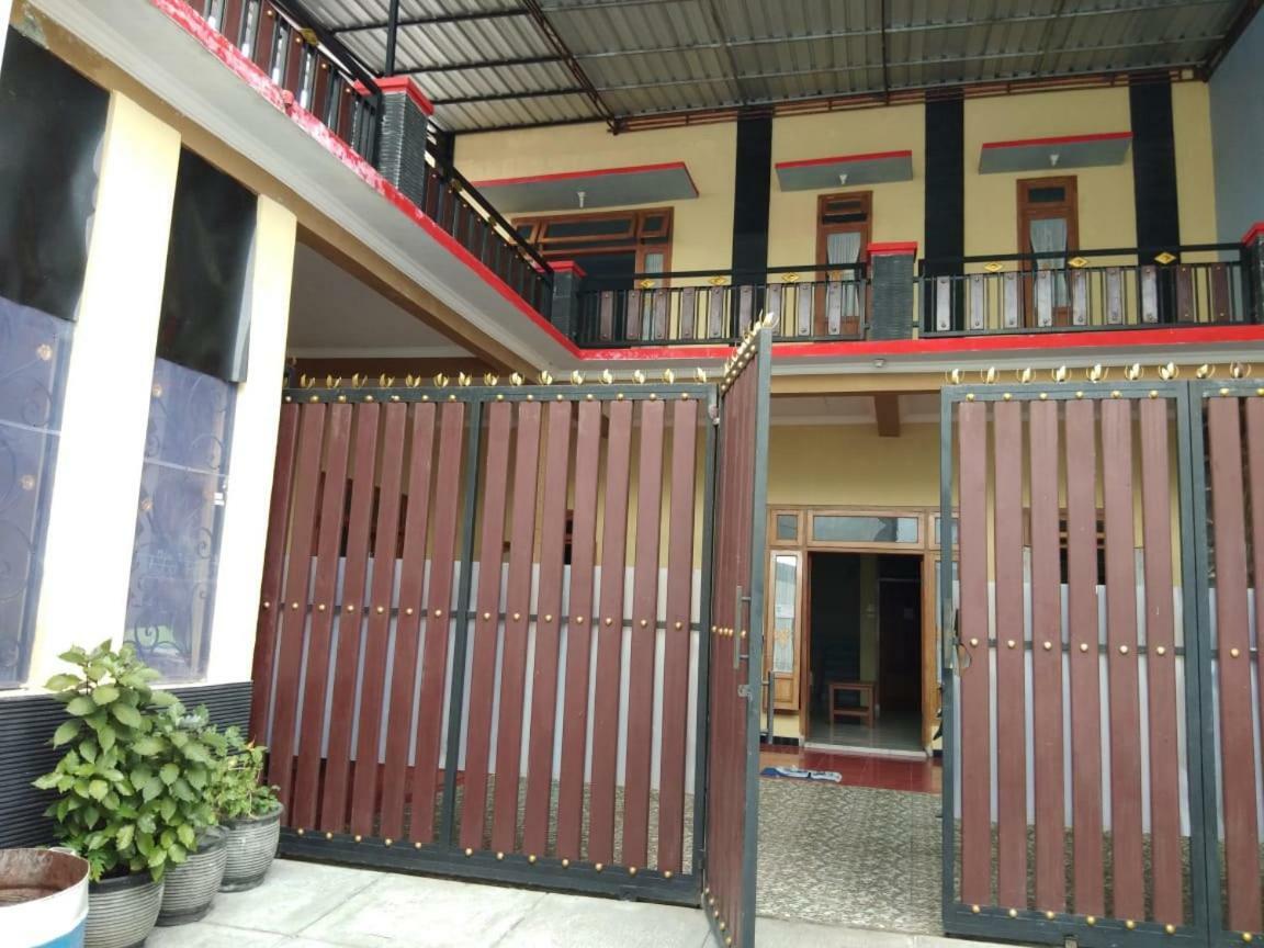 Homestay Walet Lumajang Exterior photo